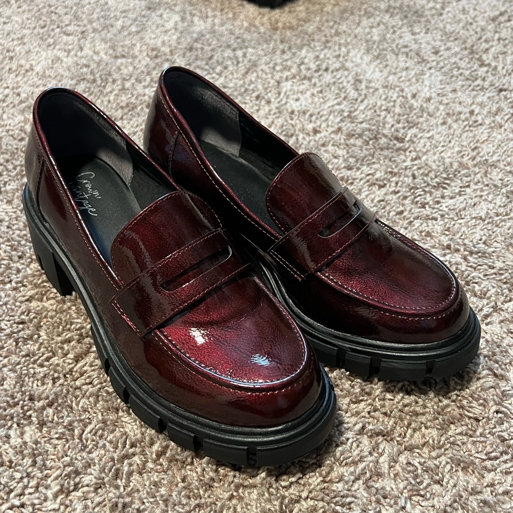 Crown Vintage Burgundy Block Heel Loafers Size 8.5